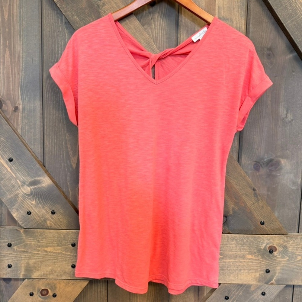 Charming Charlie V-Neck Top Womens Small Coral Excellent Twist Back Keyhole
